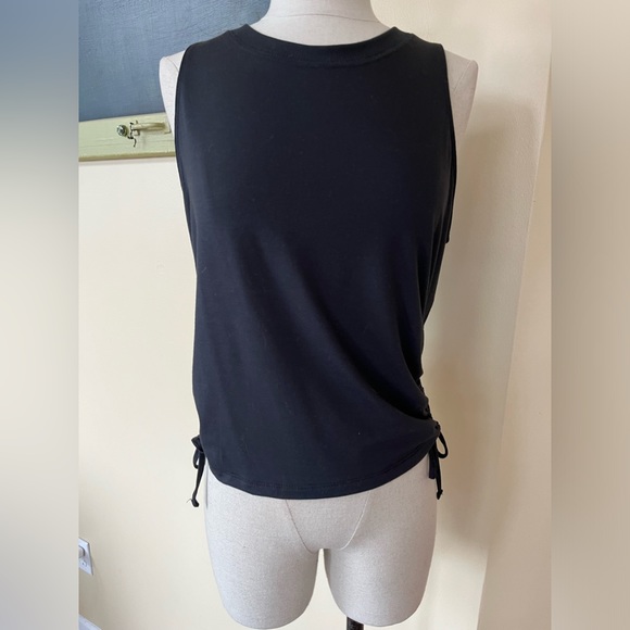 All Motion athletic tank with side ties - Picture 4 of 6